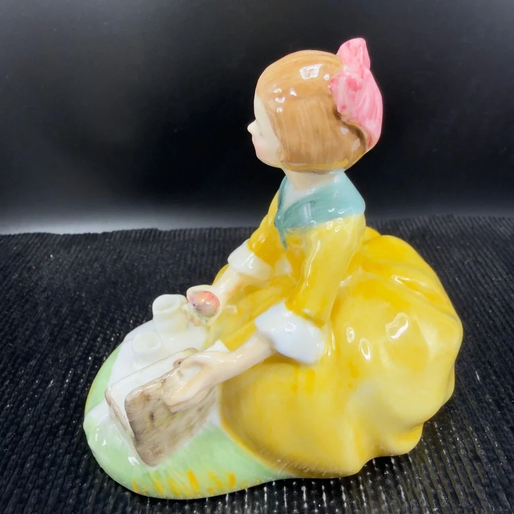 Royal Doulton Picnic Figurine Girl Yellow Dress Peggy‎ Davies England Fine China